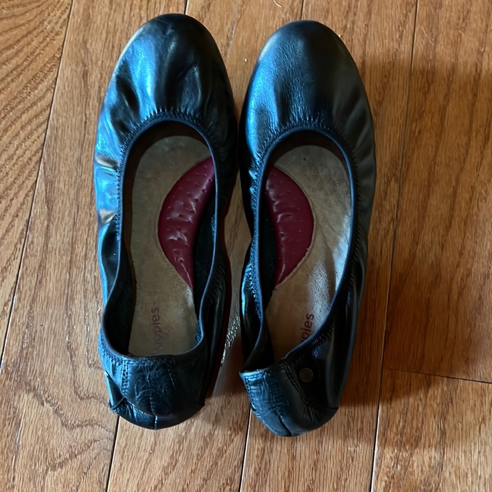 Hush puppies flats